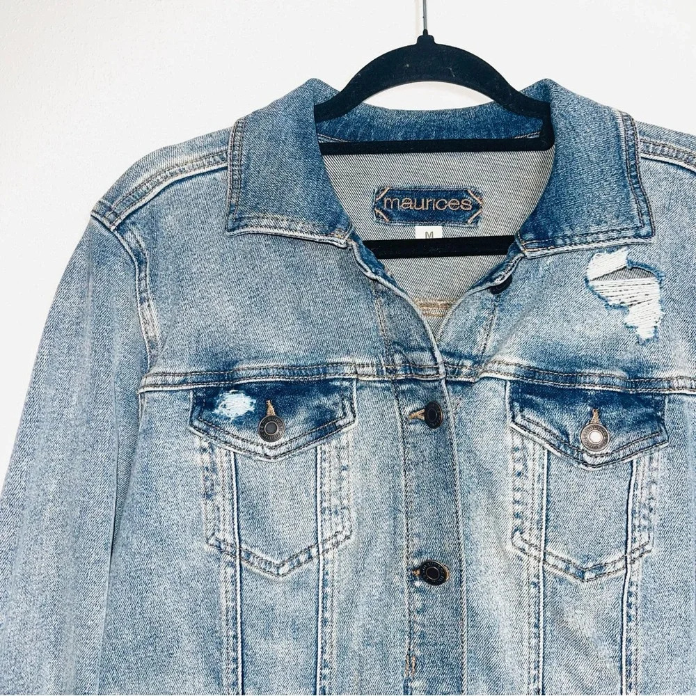Maurices Medium Sandblast Wash Vintage Destructed Denim Jacket Medium Women’s - Picture 4 of 12